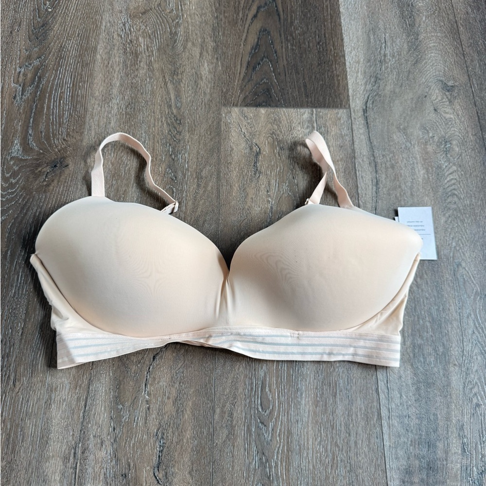 Seamless Auden Cream Bra, new with tags, size 38DD